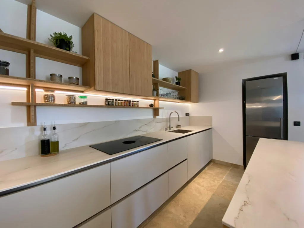 Kitchen set aluminium dapur kecil dengan motif granit