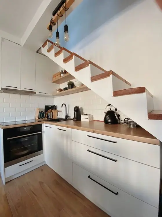 Dapur Bawah Tangga Sempit