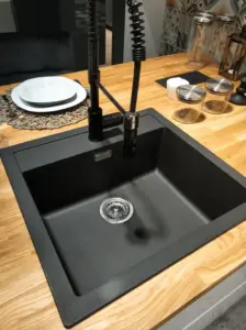 wastafel hitam